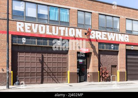 Revolution Brewing ist die größte handwerkliche Brauerei von Illinois. Die Location auf N. Kedzie bietet ein Taproom mit Führungen. Stockfoto