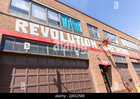 Revolution Brewing ist die größte handwerkliche Brauerei von Illinois. Die Location auf N. Kedzie bietet ein Taproom mit Führungen. Stockfoto