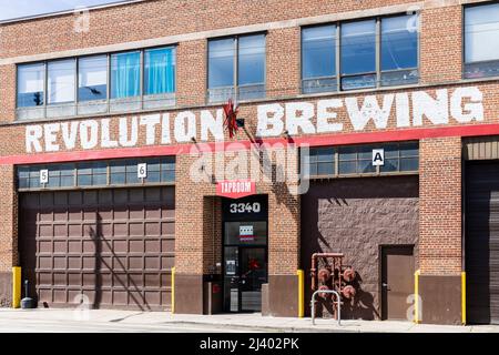 Revolution Brewing ist die größte handwerkliche Brauerei von Illinois. Die Location auf N. Kedzie bietet ein Taproom mit Führungen. Stockfoto