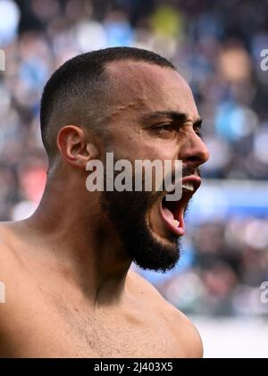 Neapel, Italien. 10. April 2022. Arthur Cabral von Fiorentina feiert sein Tor während eines Fußballspiels der Serie A zwischen Napoli und Fiorentina in Neapel, Italien, am 10. April 2022. Quelle: Str/Xinhua/Alamy Live News Stockfoto