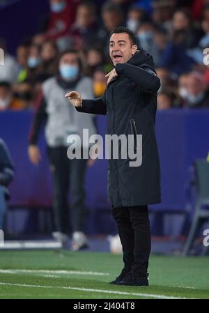Valencia, Spanien. 10. April 2022. Barcelonas Cheftrainer Xavi Hernandez zeigt sich am 10. April 2022 bei einem Spiel der La Liga Santander zwischen Levante UD und dem FC Barcelona in Valencia, Spanien. Quelle: Str/Xinhua/Alamy Live News Stockfoto
