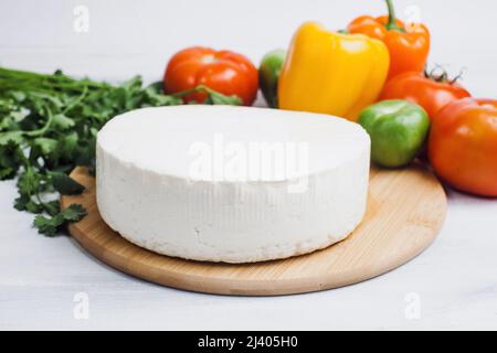 Mexikanischer weißer Panelakäse mit frischen Zutaten in Mexiko, Lateinamerika Stockfoto