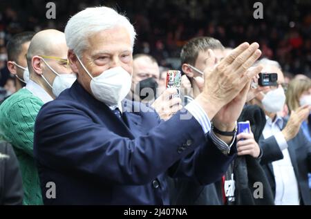 Massimo Zanetti (Besitzer von Segafredo Virtus Bologna) während der Serie A1 italienischen LBA Basketball-Meisterschaft Spiel Segafredo Virtus Bologna gegen. AIX Armani Exchange Olimpia Milano in der Segafredo Arena - Bologna, 10. April 2022 - Foto: Michele Nucci Stockfoto