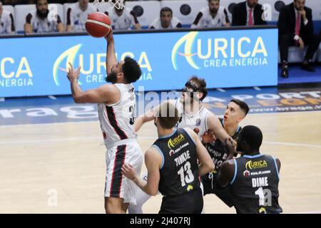 PalaRadi, Cremona, Italien, 10. April 2022, Tyler Cain (Bertram Yachts Tortona) während der Vanoli Basket Cremona gegen Bertram Derthona Tortona - Italienische Basketball A Serie Championship Stockfoto