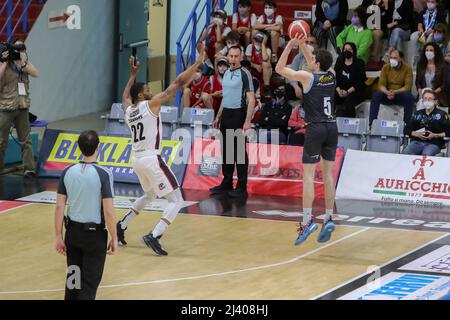 Filippo Gallo (Vanoli Cremona) während der Vanoli Basket Cremona gegen Bertram Derthona Tortona, Italienische Basketball A Serie Championship in Cremona, Italien, April 10 2022 Stockfoto