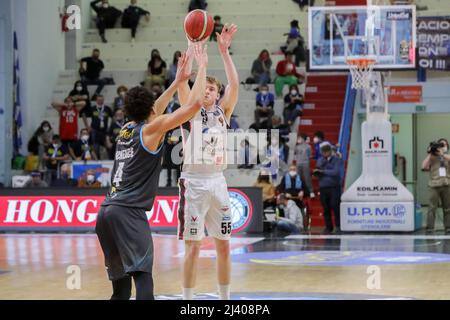 PalaRadi, Cremona, Italien, 10. April 2022, Jonathan Macura (Bertram Yachts Tortona) während der Vanoli Basket Cremona gegen Bertram Derthona Tortona - Italienische Basketball A Serie Championship Stockfoto