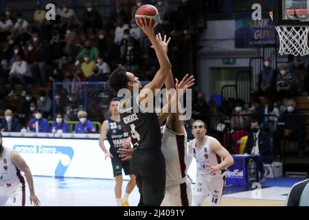 Jamuni McNeace (Vanoli Cremona) während der Vanoli Basket Cremona gegen Bertram Derthona Tortona, Italienische Basketball A Serie Championship in Cremona, Italien, April 10 2022 Stockfoto