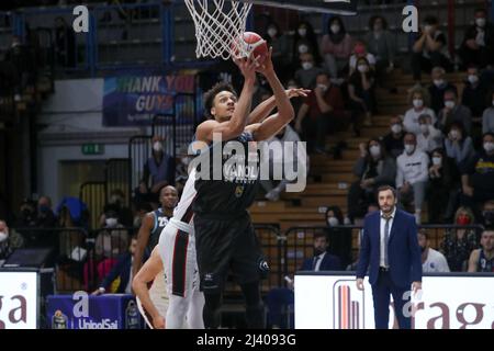 Jamuni McNeace (Vanoli Cremona) während der Vanoli Basket Cremona gegen Bertram Derthona Tortona, Italienische Basketball A Serie Championship in Cremona, Italien, April 10 2022 Stockfoto