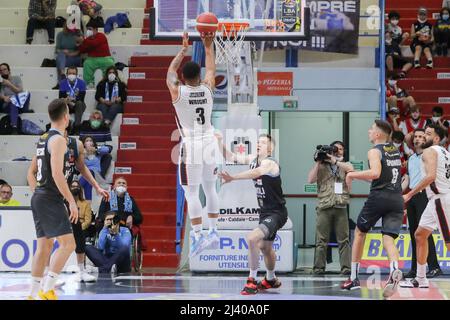 Cremona, Italien. 10. April 2022. Chrisopher Wright (Bertram Yachts Tortona) während der Vanoli Basket Cremona vs Bertram Derthona Tortona, Italienische Basketball A Serie Championship in Cremona, Italien, April 10 2022 Quelle: Independent Photo Agency/Alamy Live News Stockfoto