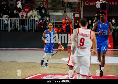 Enerxenia Arena, Varese, Italien, 10. April 2022, Russel Angriff während Openjobmetis Varese gegen Nutribullet Treviso Basket - Italienische Basketball A Serie Championship Stockfoto