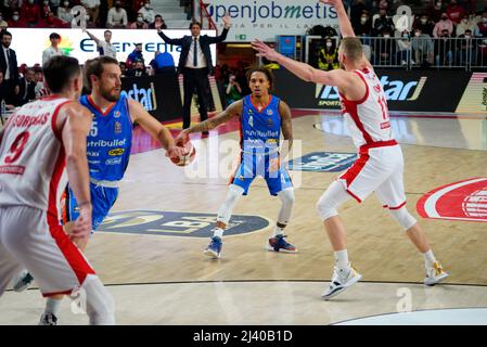 Varese, Italien. 10. April 2022. Russel nennen das Programm während Openjobmetis Varese vs Nutribullet Treviso Basket, Italienischer Basketball Eine Serie Championship in Varese, Italien, Aprile 10 2022 Quelle: Independent Photo Agency/Alamy Live News Stockfoto