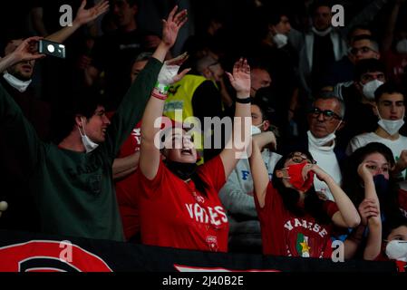 Varese, Italien. 10. April 2022. Varese Unterstützer während Openjobmetis Varese vs Nutribullet Treviso Basket, Italienische Basketball A Serie Championship in Varese, Italien, Aprile 10 2022 Credit: Independent Photo Agency/Alamy Live News Stockfoto