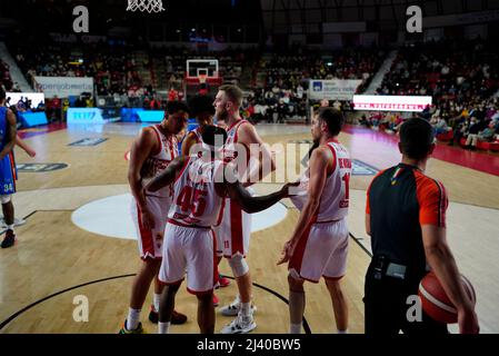 Varese, Italien. 10. April 2022. Pallacanestro Varese während der Openjobmetis Varese vs Nutribullet Treviso Basket, Italienische Basketball A Serie Championship in Varese, Italien, Aprile 10 2022 Credit: Independent Photo Agency/Alamy Live News Stockfoto