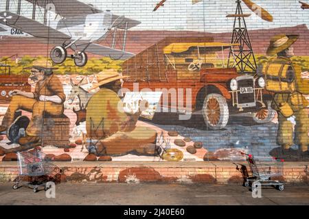 Wandgemälde an einer Wand im Zentrum von Alice Springs, Northern Territory, Australien. Stockfoto