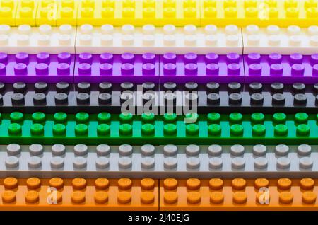 2021: LEGO Konstruktor bunte Blöcke, Nahaufnahme Stockfoto
