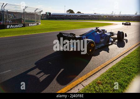 Melbourne, Australien. 10. April 2022. Alexander Albon aus Thailand fährt den Williams FW44 Mercedes mit der Nummer 23 während des Großen Preises von Australien 2022 auf der Rennstrecke des Albert Park Grand Prix (Foto: George Hitchens/SOPA Images/Sipa USA) Quelle: SIPA USA/Alamy Live News Stockfoto