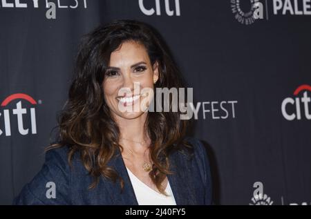 Hollywood, USA. 10. April 2022. Daniela Ruah beim Annual PaleyFest 39. - ‘NCIS: Los Angeles', das am 10. April 2022 im Dolby Theater in Hollywood, CA, stattfand. © Janet Gough/AFF-USA.COM Quelle: AFF/Alamy Live News Stockfoto