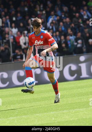 Neapel, Italien. 10. April 2022. Alessandro Zanoli (SSC Napoli) in Aktion während des Spiels der Serie A 2021/22 zwischen SSC Napoli und ACF Fiorentina im Diego Armando Maradona Stadium Credit: Independent Photo Agency/Alamy Live News Stockfoto