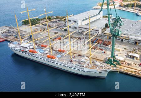 Die Golden Horizon, das größte Segelkreuzfahrtschiff der Welt (Tradewind Voyages) - gebaut als Flying Clipper (Star Clippers) in Brodosplit Werft, Kroatien Stockfoto