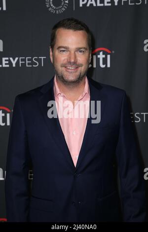 Hollywood, USA. 10. April 2022. Chris O'Donnell begrüßt das NCIS-Universum und feiert „NCIS“ „NCIS: Los Angeles“ und „NCIS: Hawai'i“ während des jährlichen PaleyFest LA 39. im Dolby Theater am 10. April 2022 in Hollywood, Kalifornien. Foto: Crash/imageSPACE/Sipa USA Kredit: SIPA USA/Alamy Live News Stockfoto