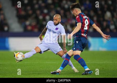 Valencia, Spanien. 10. Apr, 2022. Während des La Liga-Spiels zwischen Levante UD und FC Barcelona spielte am 10. April 2022 im Stadion Ciutat de Valencia in Valencia, Spanien. (Foto von Colas Buera/PRESSINPHOTO) Credit: PRESSINPHOTO SPORTS AGENCY/Alamy Live News Stockfoto