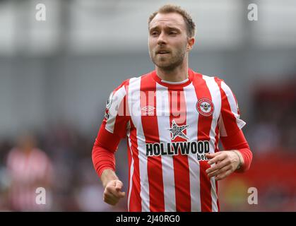 London, England, 10.. April 2022. Christian Eriksen von Brentford während des Spiels der Premier League im Brentford Community Stadium, London. Bildnachweis sollte lauten: Paul Terry / Sportimage Stockfoto