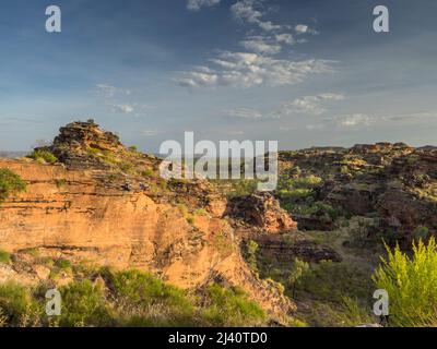 Zerklüfteter Quarzsandstein und konglomerat karstige Aufschlüsse im Mirima National Park, East Kimberley Stockfoto