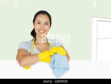 Porträt einer asiatischen Frau, die Putzhandschuhe trägt, lächelt vor der Türskizze auf grauem Hintergrund Stockfoto