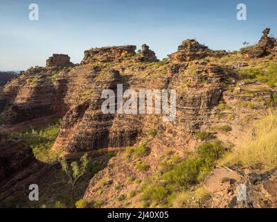 Zerklüfteter Quarzsandstein und konglomerat karstige Aufschlüsse im Mirima National Park, East Kimberley Stockfoto