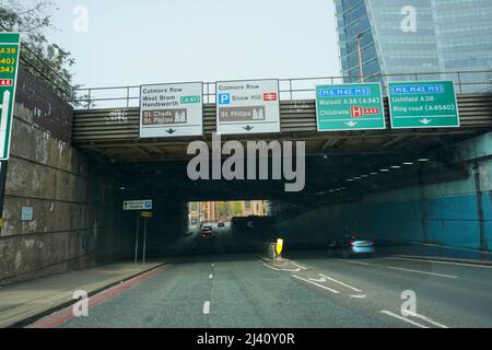 Ausgeschilderte Brücke in der Nähe von Colmore Row, West Brom, Handsworth, Snow Hill in Birmingham Stockfoto