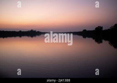 Bangladesch, Sundarban, 2021-10-29. Berichten Sie an Bord von Rubayath und Elisabeths Boot auf den Sundarbans, einer Region aus unzähligen Waffen und Kanälen Stockfoto