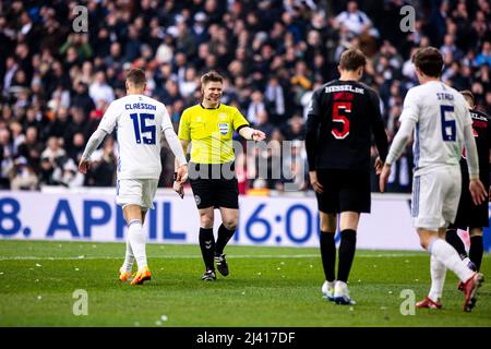 Kopenhagen, Dänemark. 10. April 2022. Schiedsrichter Jakob Sundberg gesehen während des Superliga-Spiels 3F zwischen dem FC Kopenhagen und dem FC Midtjylland in Parken in Kopenhagen. (Foto: Gonzales Photo/Alamy Live News Stockfoto