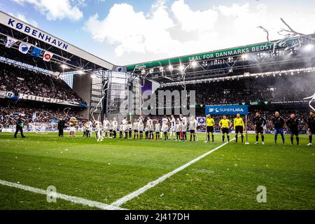 Kopenhagen, Dänemark. 10. April 2022. Die Spieler des FC Copenhagen treten beim Superliga-Spiel 3F zwischen dem FC Kopenhagen und dem FC Midtjylland in Parken in Kopenhagen an. (Foto: Gonzales Photo/Alamy Live News Stockfoto