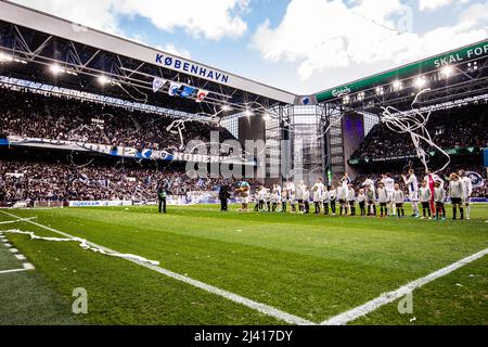 Kopenhagen, Dänemark. 10. April 2022. Die Spieler des FC Copenhagen treten beim Superliga-Spiel 3F zwischen dem FC Kopenhagen und dem FC Midtjylland in Parken in Kopenhagen an. (Foto: Gonzales Photo/Alamy Live News Stockfoto