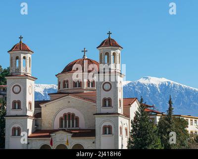 Albaniens schöne moderne und osmanische Architektur Stockfoto