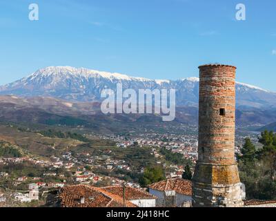 Albaniens schöne moderne und osmanische Architektur Stockfoto