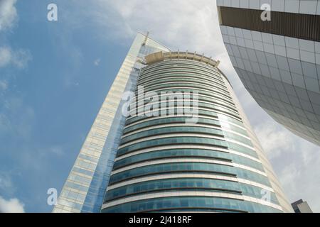 MONTEVIDEO, URUGUAY – DICIEMBRE 27, 2016: Blick auf den Telekommunikationsturm am Morgen in Montevideo, Uruguay, am 27. Dezember 2016. Stockfoto