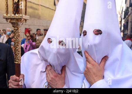 Madrid, Spanien, 10.. april 2022. Menschen in den Straßen von Madrid feiern „Domingo de Ramos“ nach zwei Jahren COVID-19-Notstand. Es ist die Tradition Stockfoto