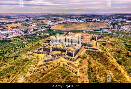 Die Festung Nossa Senhora da Graca bei Sonnenuntergang. UNESCO-Weltkulturerbe in Elvas, Portugal Stockfoto