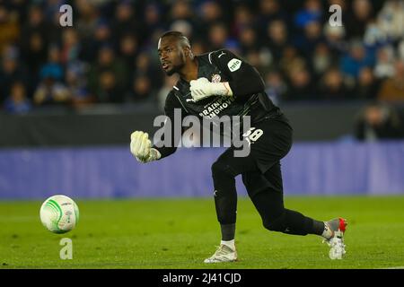 Der PSV Eindhoven-Torwart Yvon Mvogo während des UEFA Europa Conference League Viertelfinales im King Power Stadium, Leicester. Bilddatum: Donnerstag, 7. April 2022. Stockfoto