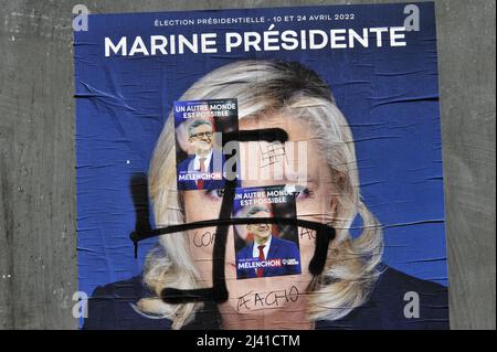 FRANKREICH. PARIS (75) 4. BEZIRK. FAUCONNIER STREET. AUF DEM WAHLPLAKAT VON MARINE LEPEN, KANDIDIERT FÜR DIE PRÄSIDENTSCHAFTSWAHLEN VOM 2022. APRIL, EIN Stockfoto