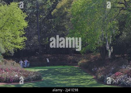 Das japanische Hideki Matsuyama schlägt sich am 10. April 2022 in der Endrunde des Masters-Golfturniers 2022 im Augusta National Golf Club in Augusta, Georgia, USA, ab. Kredit: Koji Aoki/AFLO SPORT/Alamy Live Nachrichten Stockfoto