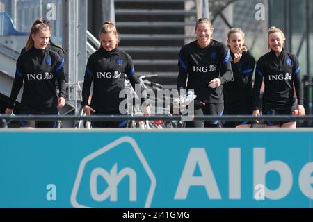 ZEIST - Spieler der niederländischen Frauen-Nationalmannschaft während einer Trainingseinheit. Die Orange Lionesses bereiten sich auf das Freundschaftsspiel gegen Südafrika vor. ANP JEROEN PUTMANS Stockfoto