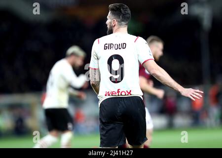 Turin, Italien. 10. April 2022. Olivier Giroud vom AC Mailand schaut während des Serie A-Spiels zwischen dem FC Turin und dem AC Mailand im Stadio Olimpico am 10. April 2022 in Turin, Italien, nach. Quelle: Marco Canoniero/Alamy Live News Stockfoto