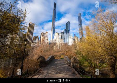 Blick über die Gapstow Bridge im Central Park in Manhattan, New York City, USA Stockfoto