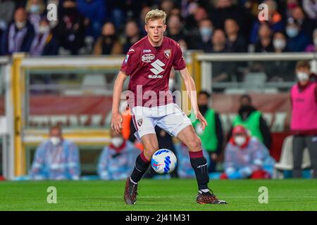 Turin, Italien. 10. April 2022. David Zima (6) von Turin sah in der Serie Ein Spiel zwischen Turin und AC Mailand im Stadio Olimpico in Turin. (Foto: Gonzales Photo/Alamy Live News Stockfoto