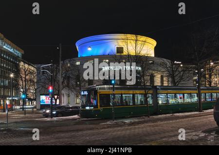 Die Farben der ukrainischen Flagge auf dem Schwedischen Theater Stockfoto