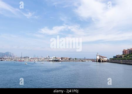 Mündung des Nervion in Getxo, in der Nähe von Bilbao im Baskenland Stockfoto