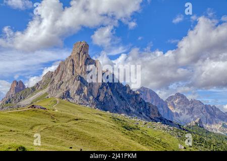 Der Giau Pass ist ein majestätischer Alpenpass in den Dolomiten. Dolomiten. Provinz Belluno. Italien. Stockfoto