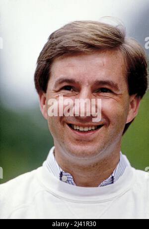 Jan Hofer, deutscher Nachrichtensprecher und Moderator, bei einem Porträtfotoshooting, Deutschland um 1991. Stockfoto